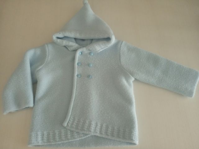 Abrigo de punto con capucha bebé 12-18 meses.