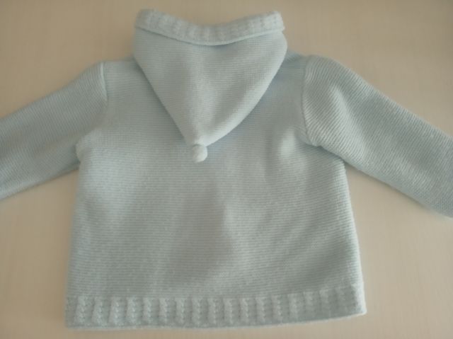 Abrigo de punto con capucha bebé 12-18 meses.