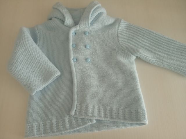 Abrigo de punto con capucha bebé 12-18 meses.