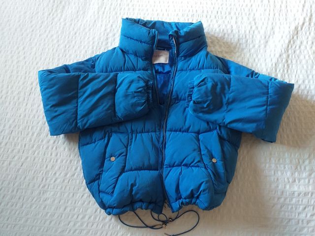 abrigo color azul de pull&bear