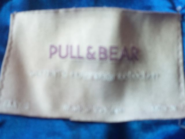 abrigo color azul de pull&bear