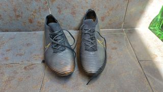 BOTA NIKE MERCURIAL VAPOR FLYKNIT ULTRA FG t 39 de segunda mano por 15 EUR  en La Felguera en WALLAPOP