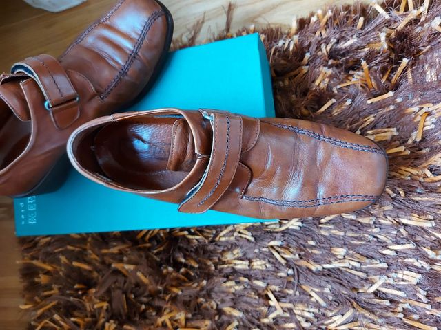 Zapatos de piel marrón, talla 38
