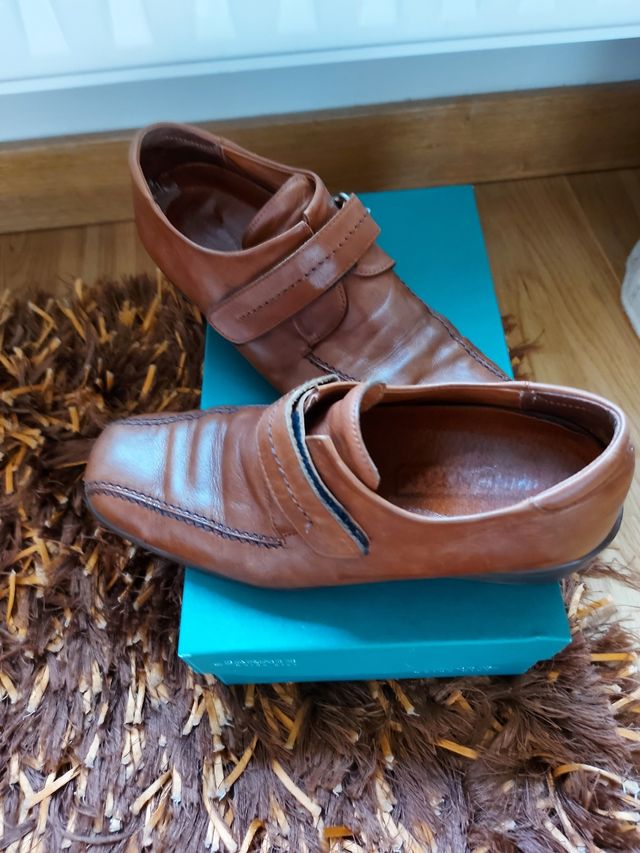 Zapatos de piel marrón, talla 38