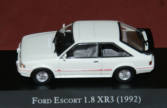 FORD ESCORT 1.8 XR3 1992 ESCALA 1:43 DE SALVAT EN 