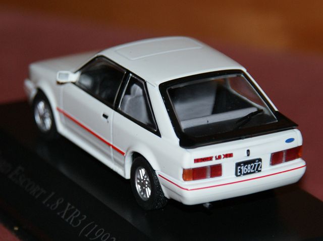 FORD ESCORT 1.8 XR3 1992 ESCALA 1:43 DE SALVAT EN 