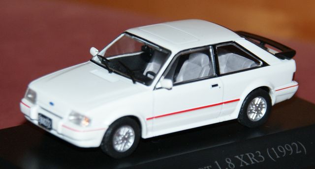 FORD ESCORT 1.8 XR3 1992 ESCALA 1:43 DE SALVAT EN 