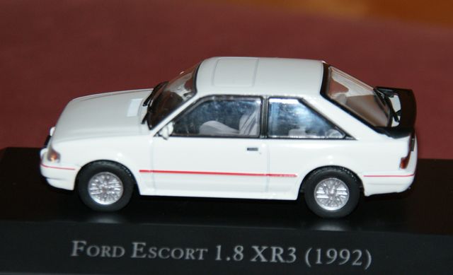 FORD ESCORT 1.8 XR3 1992 ESCALA 1:43 DE SALVAT EN 