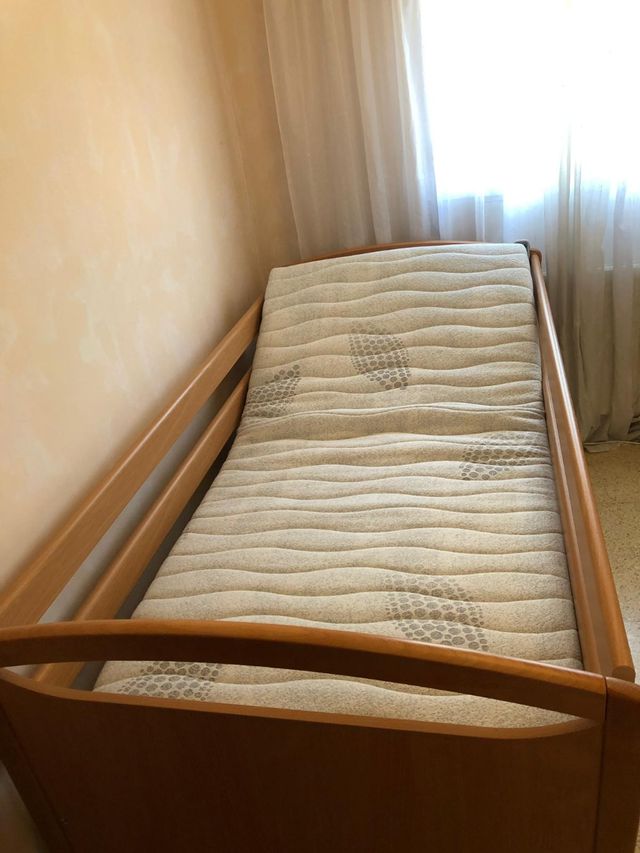 Cama articulada motorizada