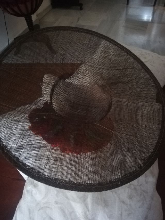 Tocado de rafia para boda