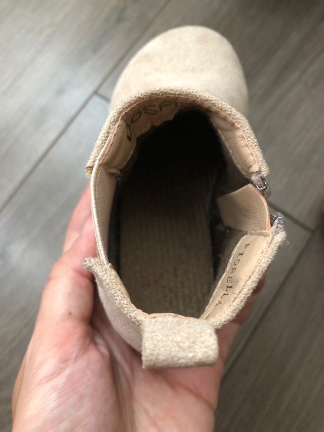 Botita rosa pastel brillante. Talla 21