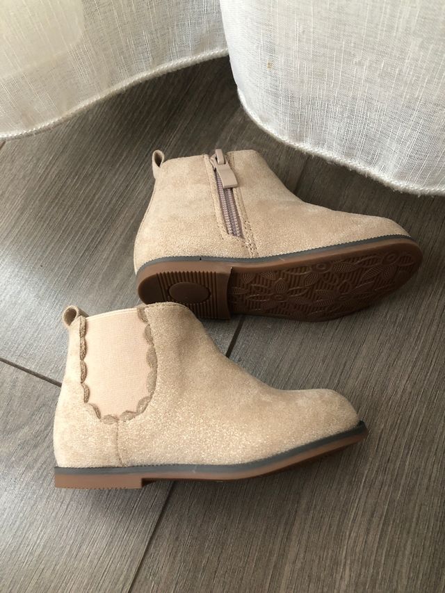 Botita rosa pastel brillante. Talla 21