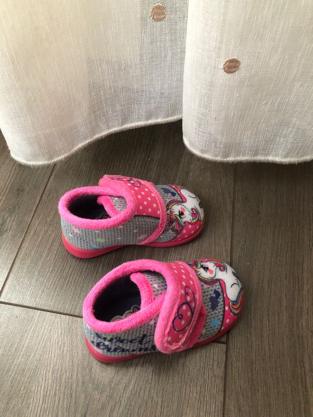 Zapatillas de casa felpa talla 20. Nuevas