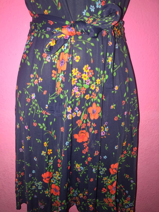 Vintage vestido floral atado al cuello
