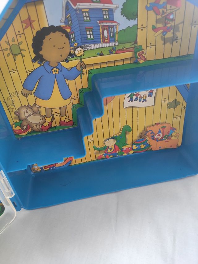 Casa maletín caillou