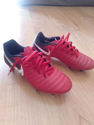 Botas de fútbol de segunda mano en Granada en WALLAPOP