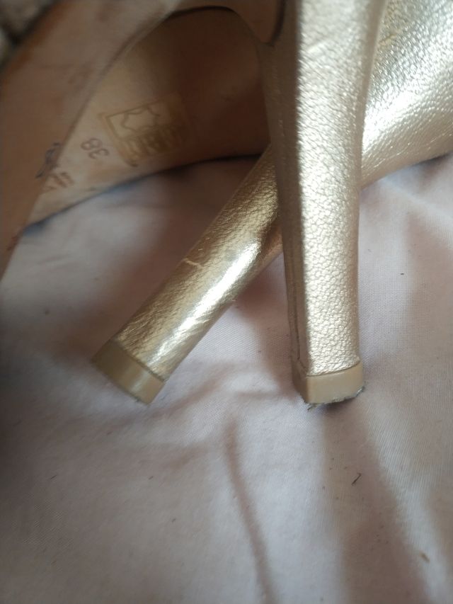 Sandalias tacón de fiesta doradas 38