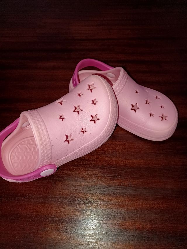 Sandalias tipo crocs talla 25/26