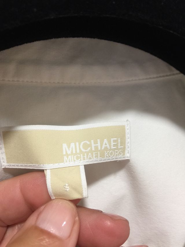 Impecable camisola blanca de Michael Kors