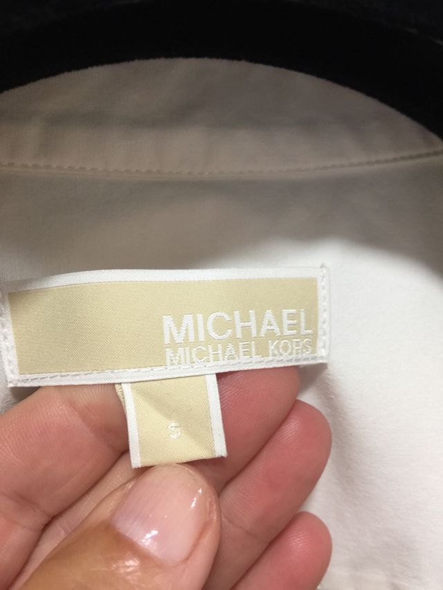 Impecable camisola blanca de Michael Kors