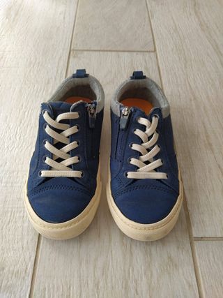 Zapatillas sin cordones zara talla 26\\/27 de segunda mano por 8 EUR en Soto  de La Moraleja en WALLAPOP