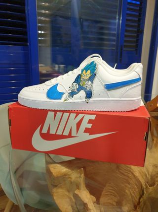 Zapatillas Nike personalizadas de segunda mano por 150 EUR en Los Cuarteros  en WALLAPOP
