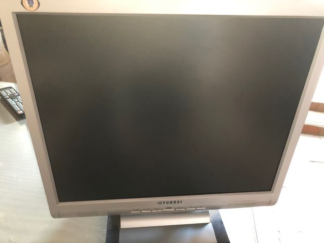 Monitor tft 17" Hyundai