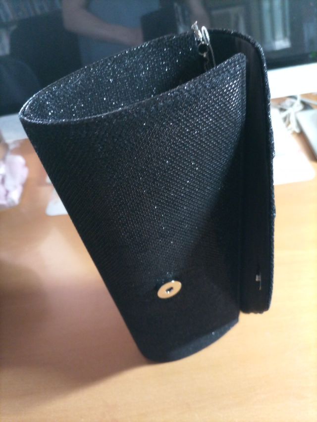 Bolso de mano color negro