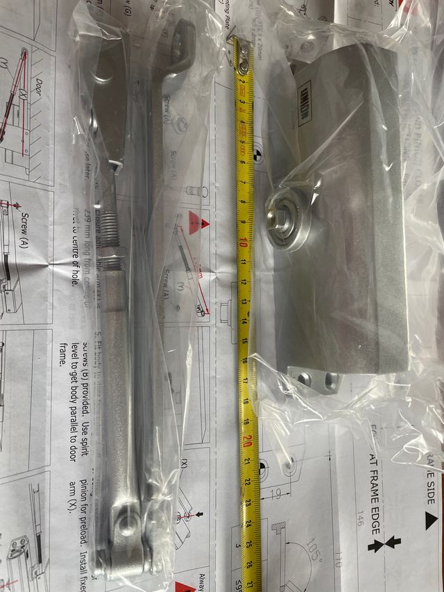 Cierra puertas de seguridad.