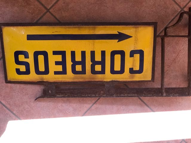 Cartel de correos antiguo.