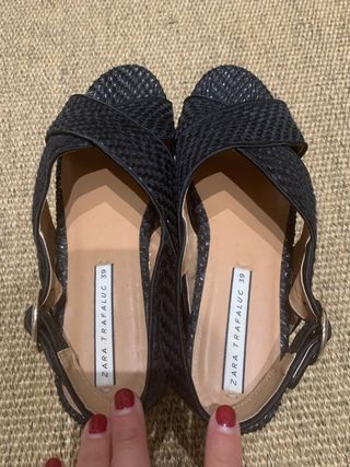 Sandalias Zara negras de segunda mano en Barcelona en WALLAPOP