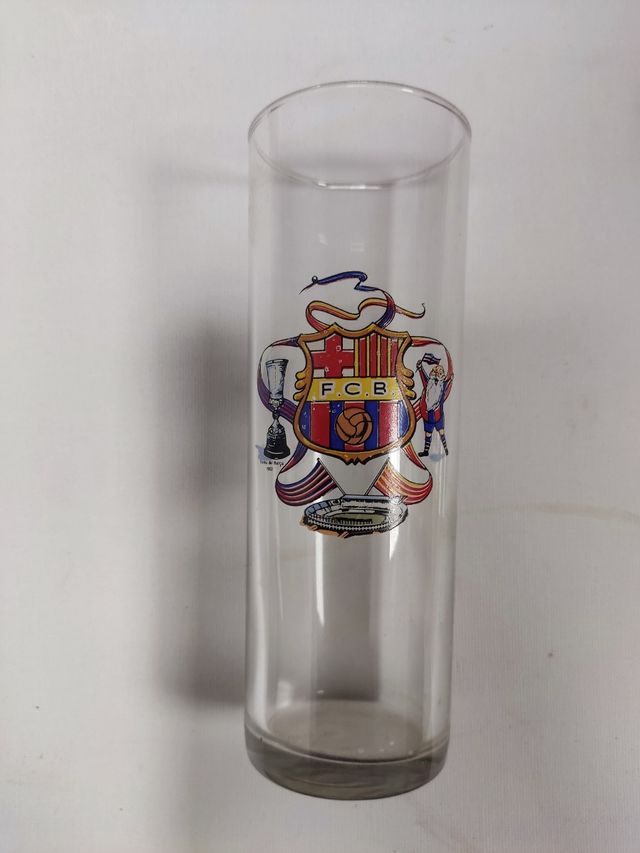 Barça, bicchiere e piatto commemorativi.