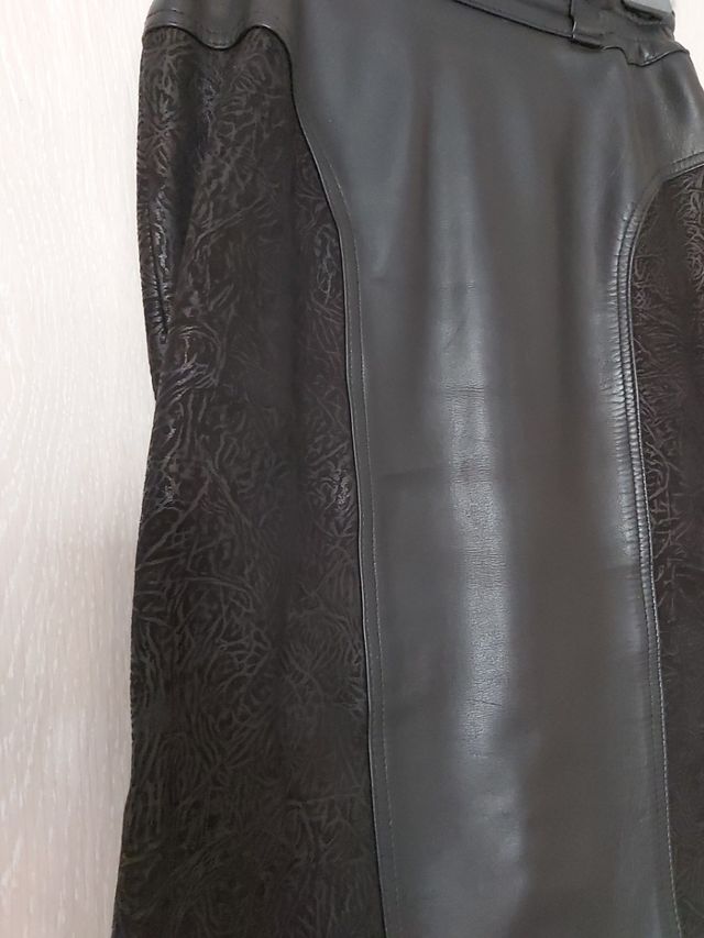 Falda de piel, en calidad. como nueva