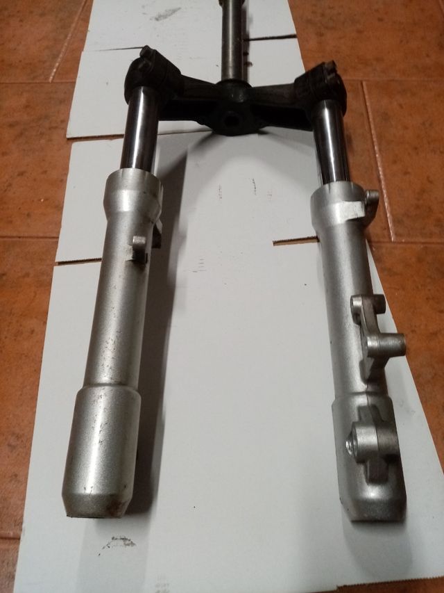 orquilla y tija peugeot satelis