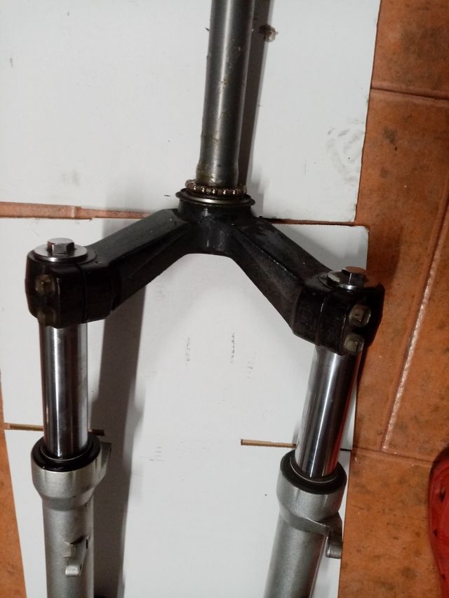 orquilla y tija peugeot satelis