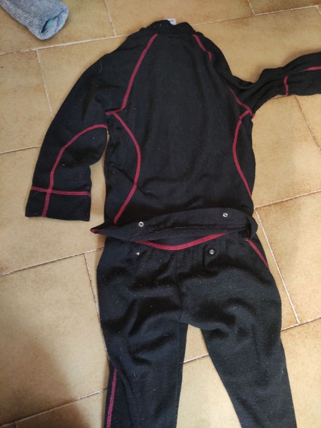 Lote ropa térmica montaña 4 años