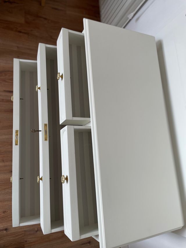 Cómoda Resturada por encargo