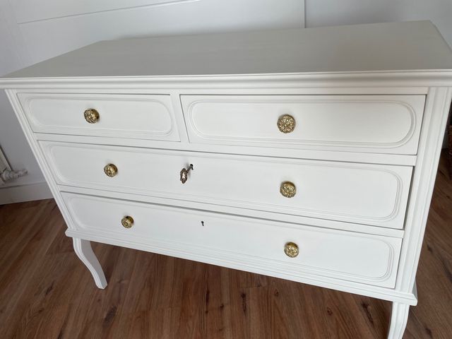 Cómoda Resturada por encargo