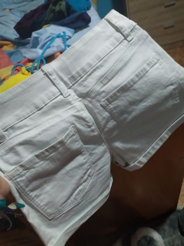 Vaqueros blancos cortos