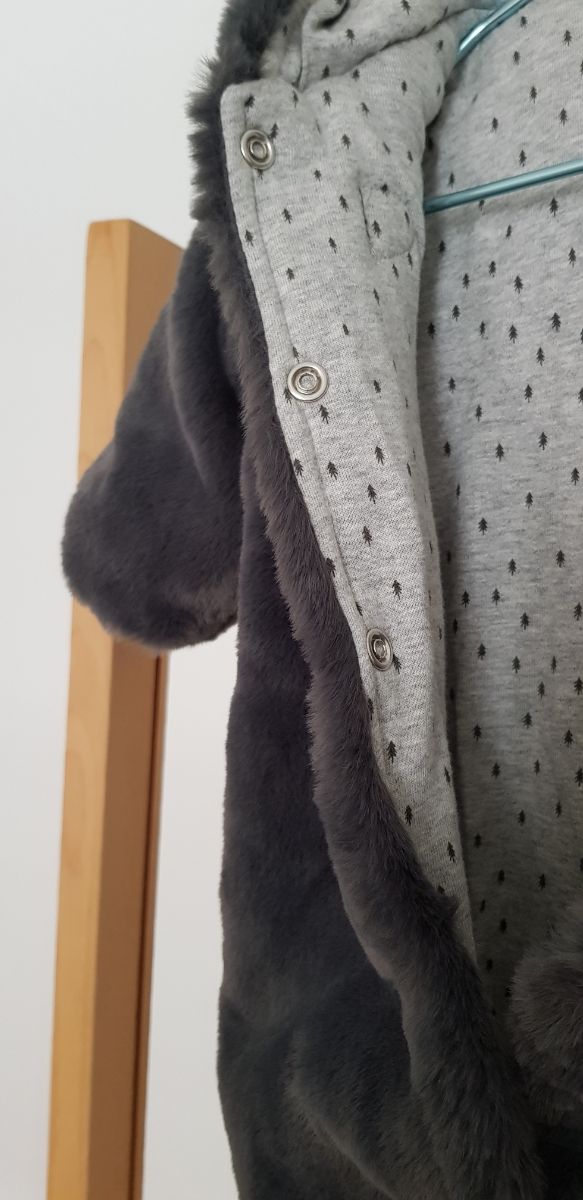 Buzo pelo capucha gris