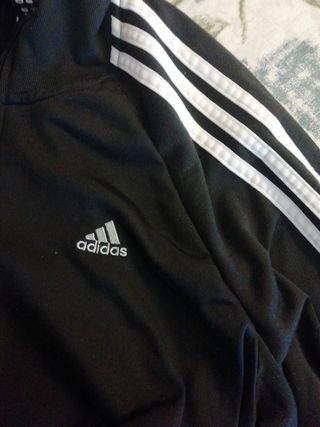 Chaqueta Adidas clásica M de segunda mano por 17 EUR en Villena en WALLAPOP