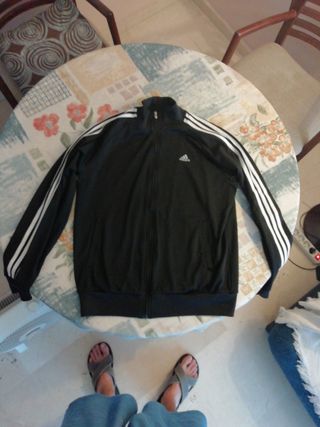 Chaqueta Adidas clásica M de segunda mano por 17 EUR en Villena en WALLAPOP