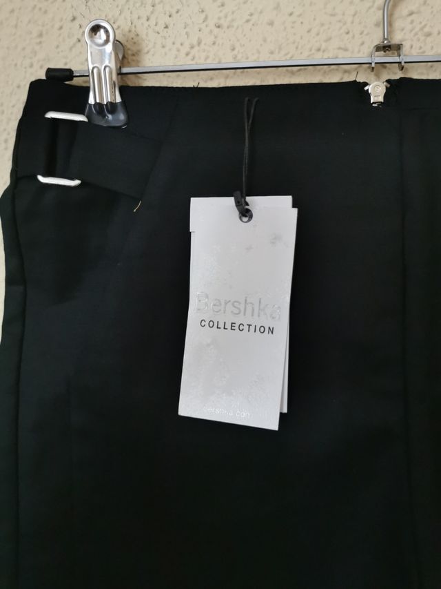 Pantalón corto chica talla 38 de Bershka nuevo.