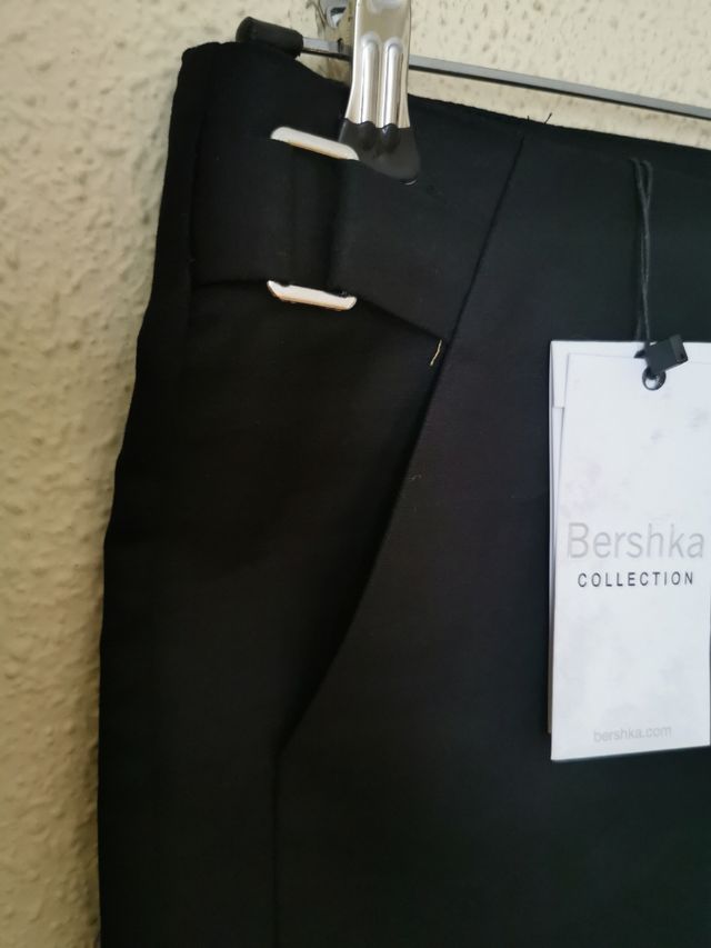 Pantalón corto chica talla 38 de Bershka nuevo.