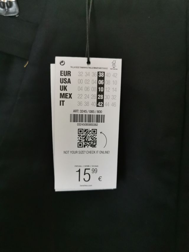 Pantalón corto chica talla 38 de Bershka nuevo.
