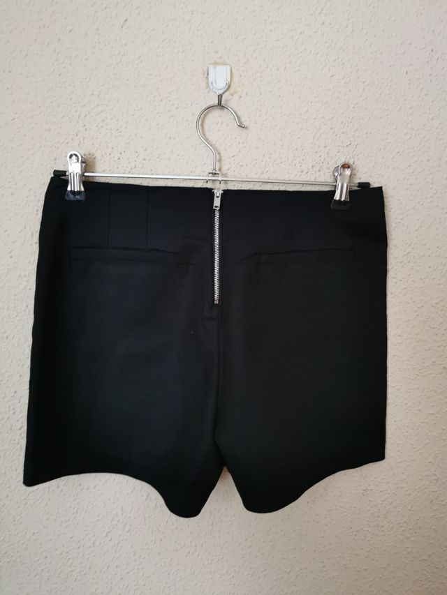 Pantalón corto chica talla 38 de Bershka nuevo.