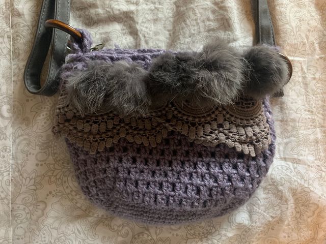 Bolso crochet con pompones
