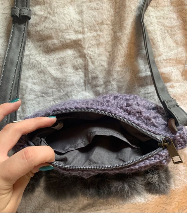 Bolso crochet con pompones