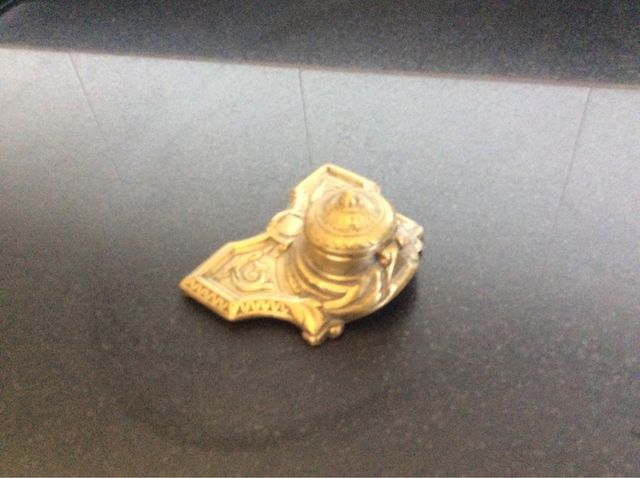 Tintero antiguo de bronce