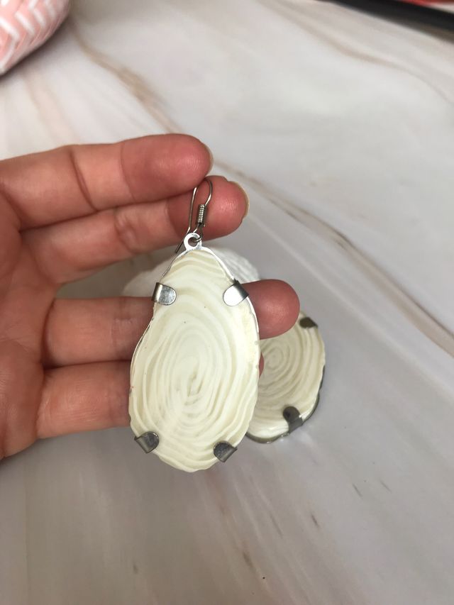 Pendientes artesanos largos con piedra 